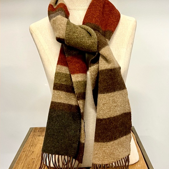 Banana Republic 100% Wool Scarf - Picture 2 of 6